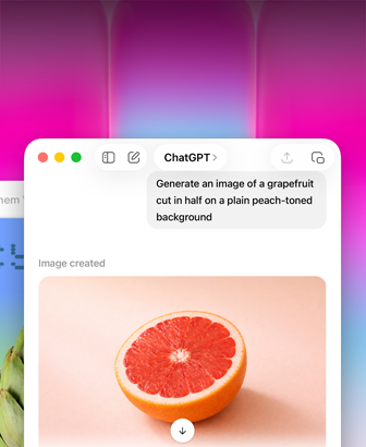 MacBook Neo Display, ein Bild von einer Grapefruit wird mit ChatGPT erstellt, das zweite Fenster zeigt in Keynote ein Bild von einer Artischocke mit einem Farbverlauf im Hintergrund