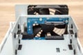 Das Innere des DS215j ist gut durchdacht ...