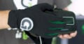 Ein Handschuh, die virtuelle Realität zu fühlen