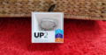 Der Lieferumfang beinhaltet ein USB-Kabel und ein Verweis auf die Up-App.