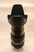 ... und hat natürlich auch einen Gegenlichtblende dabei.