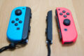 Die Joy-Con-Kontroller mit Schienen.