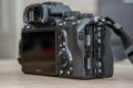 Sony hat der Alpha 7 III zwei SD-Karten-Slots spendiert.