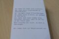 Wir haben die Stadt nicht plakatiert. - Die Verpackung des bq Aquaris X2 Pro kommt mit einem Aufdruck der etwas anderen Art daher.