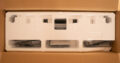 Die Kabel sind alle leicht erreichbar an der Oberseite des Monitors verstaut.