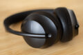 Zahlreiche Mikrofone helfen beim Noise Cancelling für beide Parteien und nehmen Klänge in hervorragender Qualität auf.