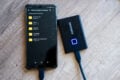 Die Portable SSD T7 Touch am Smartphone